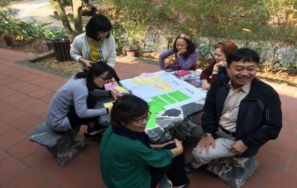 Xuất bản cuốn "Một số loại hình lao động giúp việc gia đình tại Hà Nội và các giải pháp quản lý" - NXB Lao động, Hà Nội